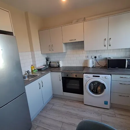 Modern 4-bedroom Townhouse In The Heart Of Village Apartment