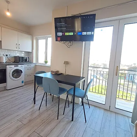 Modern 4-bedroom Townhouse In The Heart Of Village * Barna (Galway)