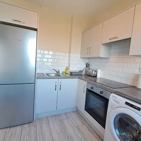 Modern 4-bedroom Townhouse In The Heart Of Village Apartment Barna (Galway)