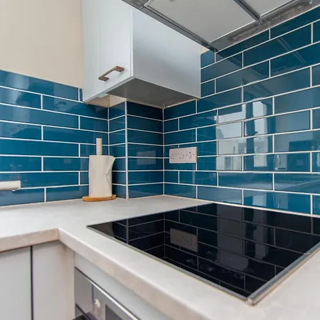 Lägenhet Modern 4-bedroom Townhouse In The Heart Of Village
