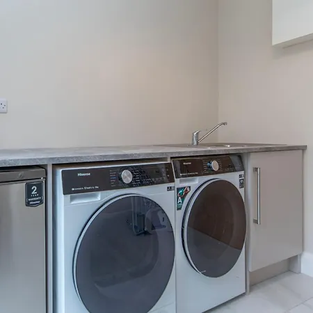 Modern 4-bedroom Townhouse In The Heart Of Village * Barna (Galway)