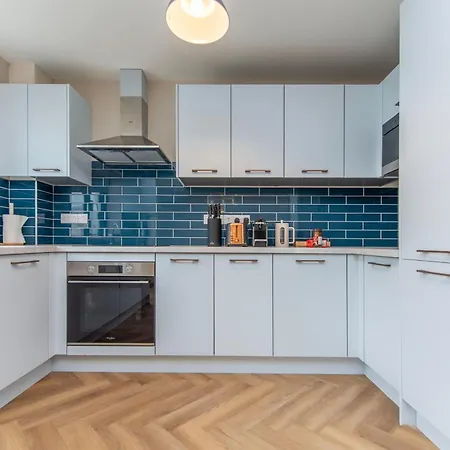 Modern 4-bedroom Townhouse In The Heart Of Village
