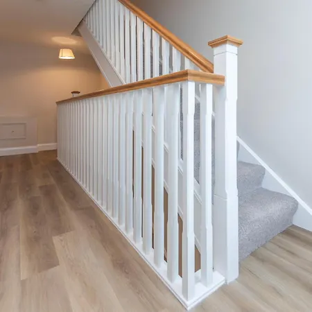 Modern 4-bedroom Townhouse In The Heart Of Village *